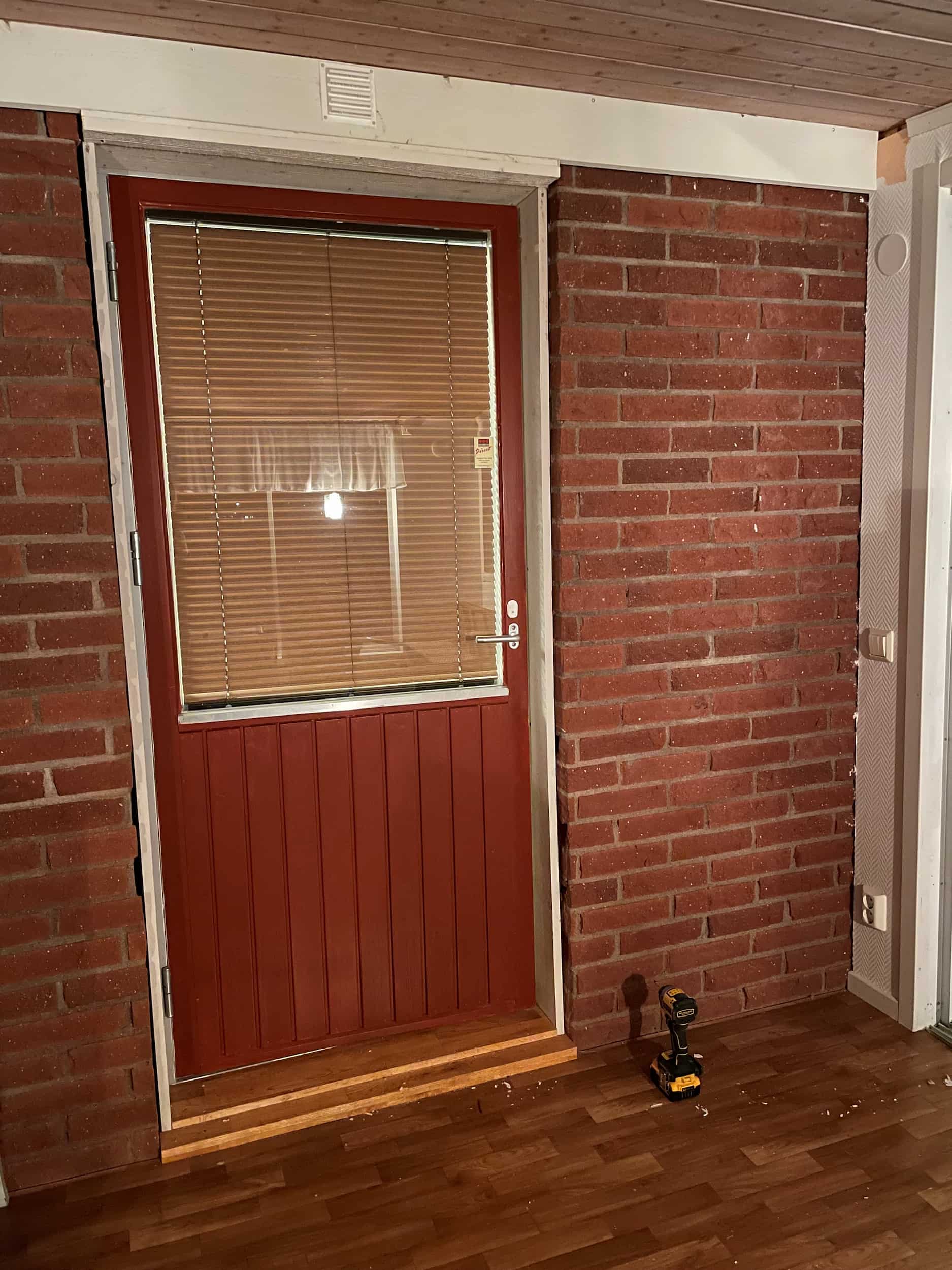 En ny altandörr som ger värme och mer dagsljus