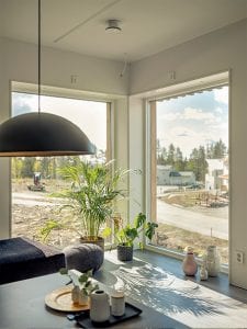Svenska Fönster Optimal vit insida i vardagsrum